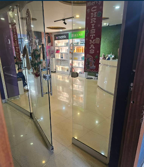 Salon Entrance